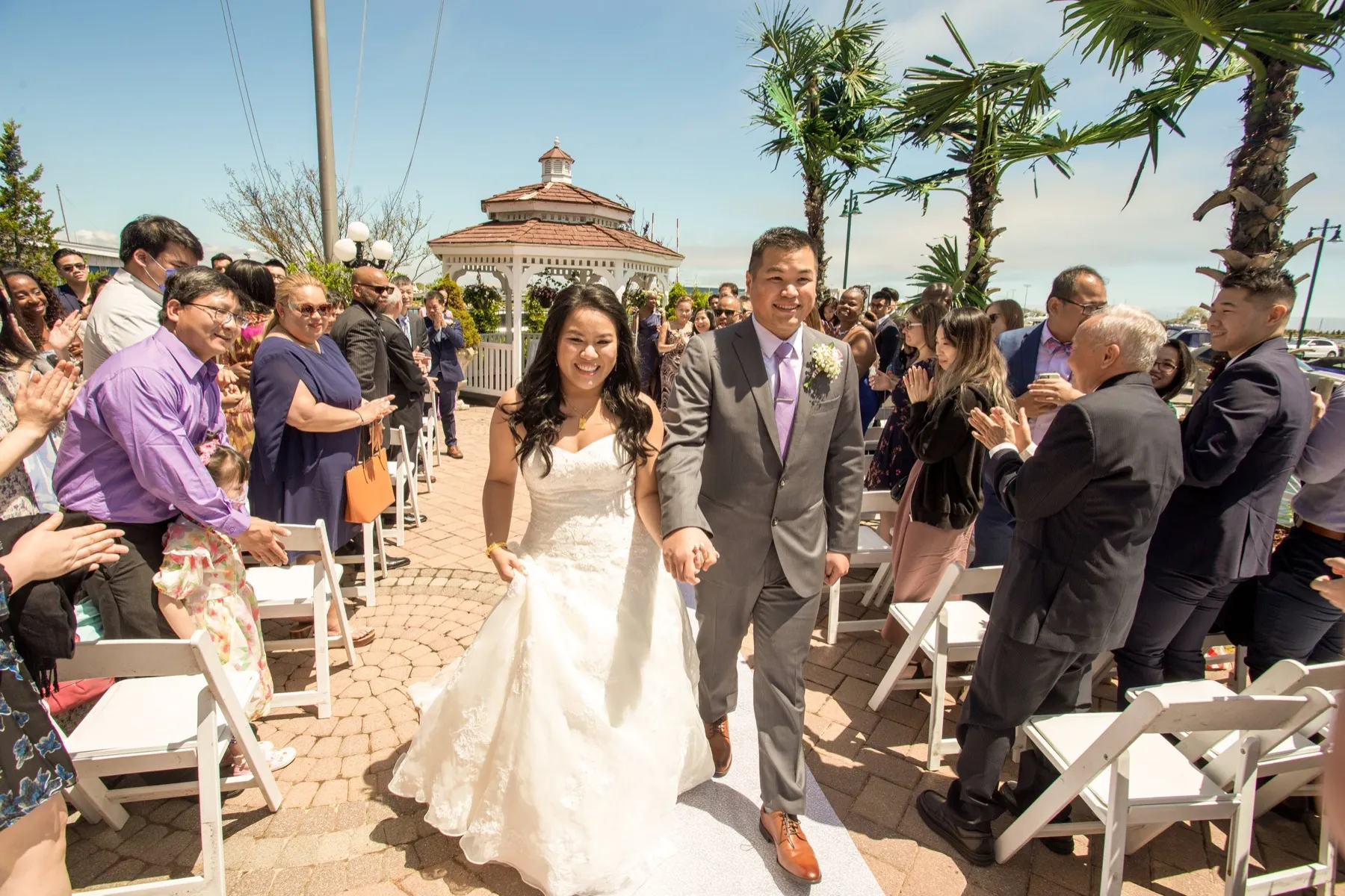 Stephanie + Justin exchanging vows at Chateau La Mer