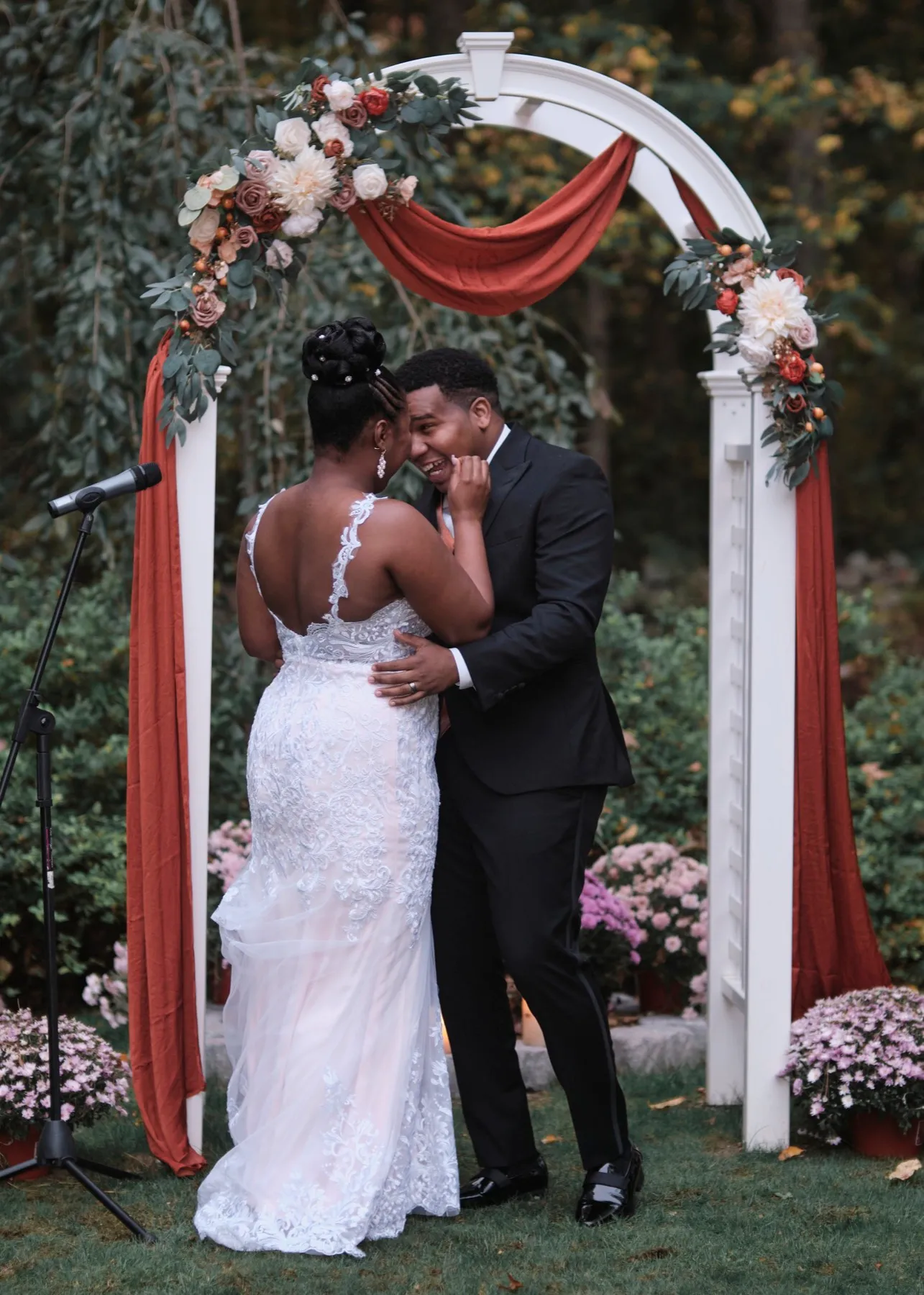 Hygdrea + Alex wedding ceremony at East Hampton, CT