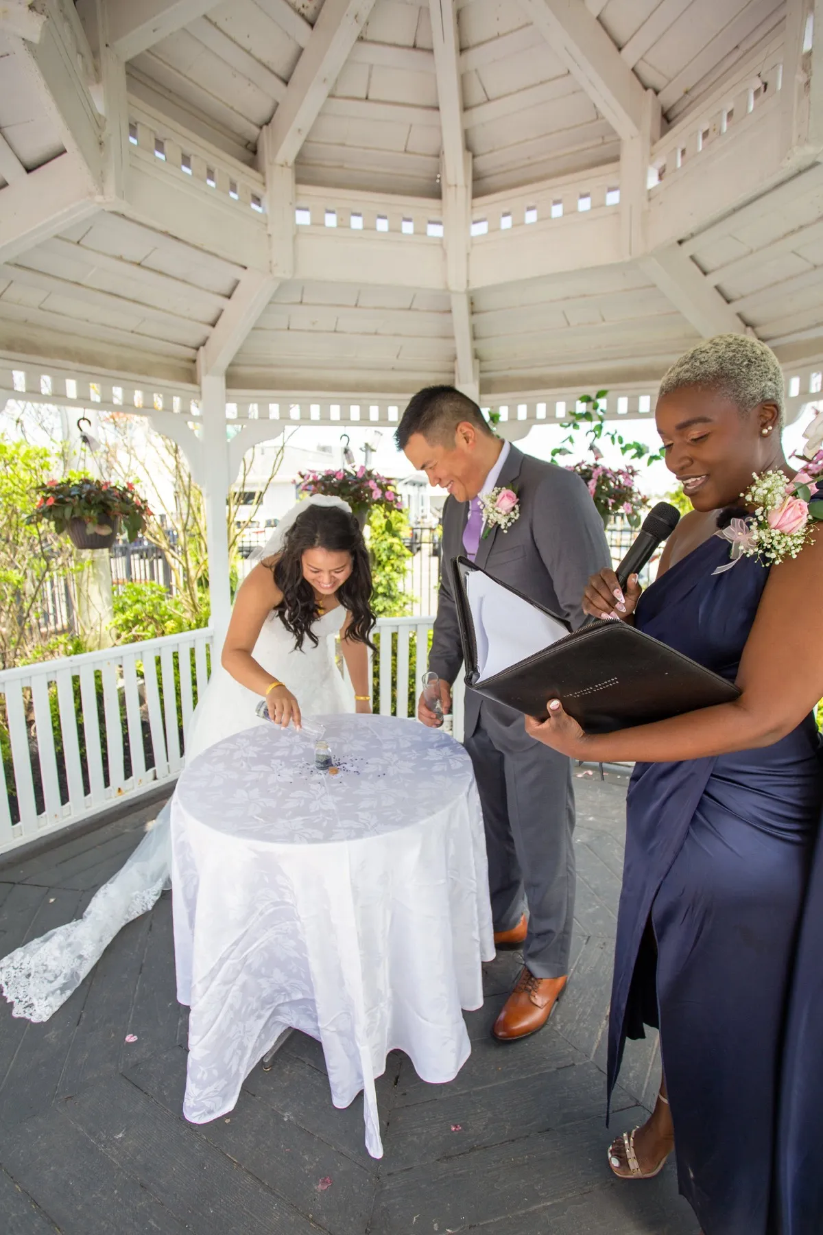 Stephanie + Justin exchanging vows at Chateau La Mer