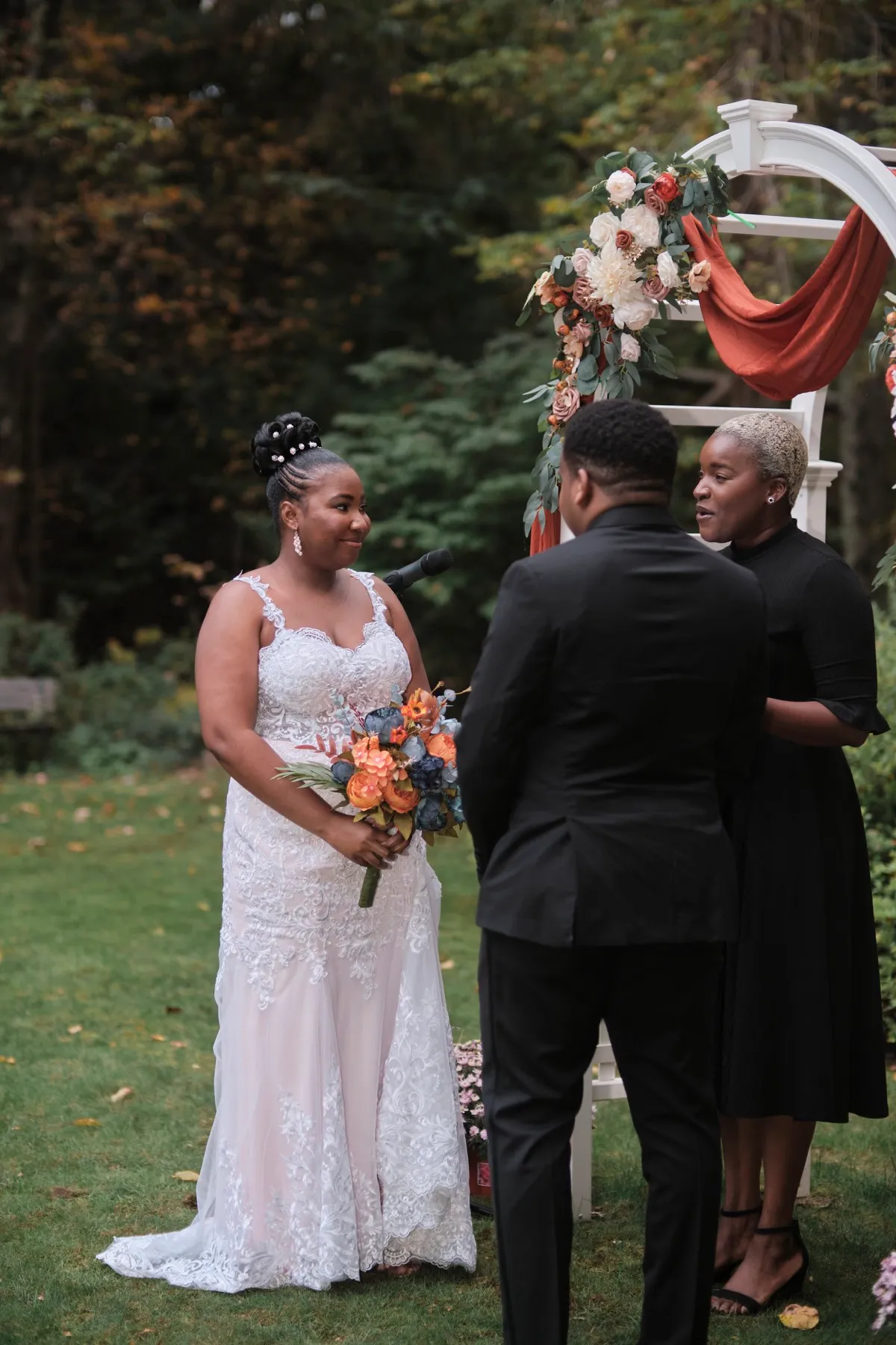 Hygdrea + Alex exchanging vows at East Hampton, CT