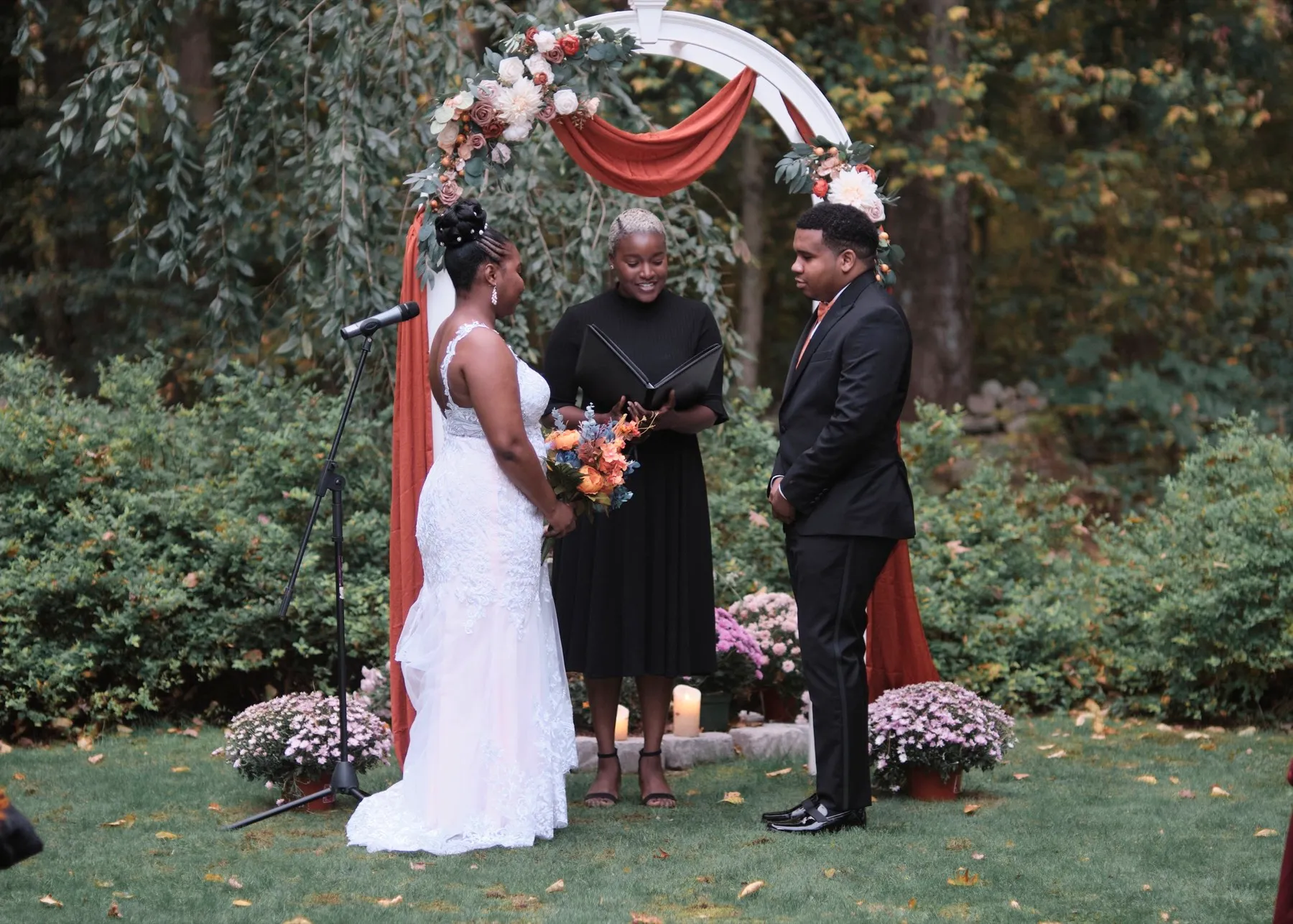 Hygdrea + Alex wedding ceremony at East Hampton, CT