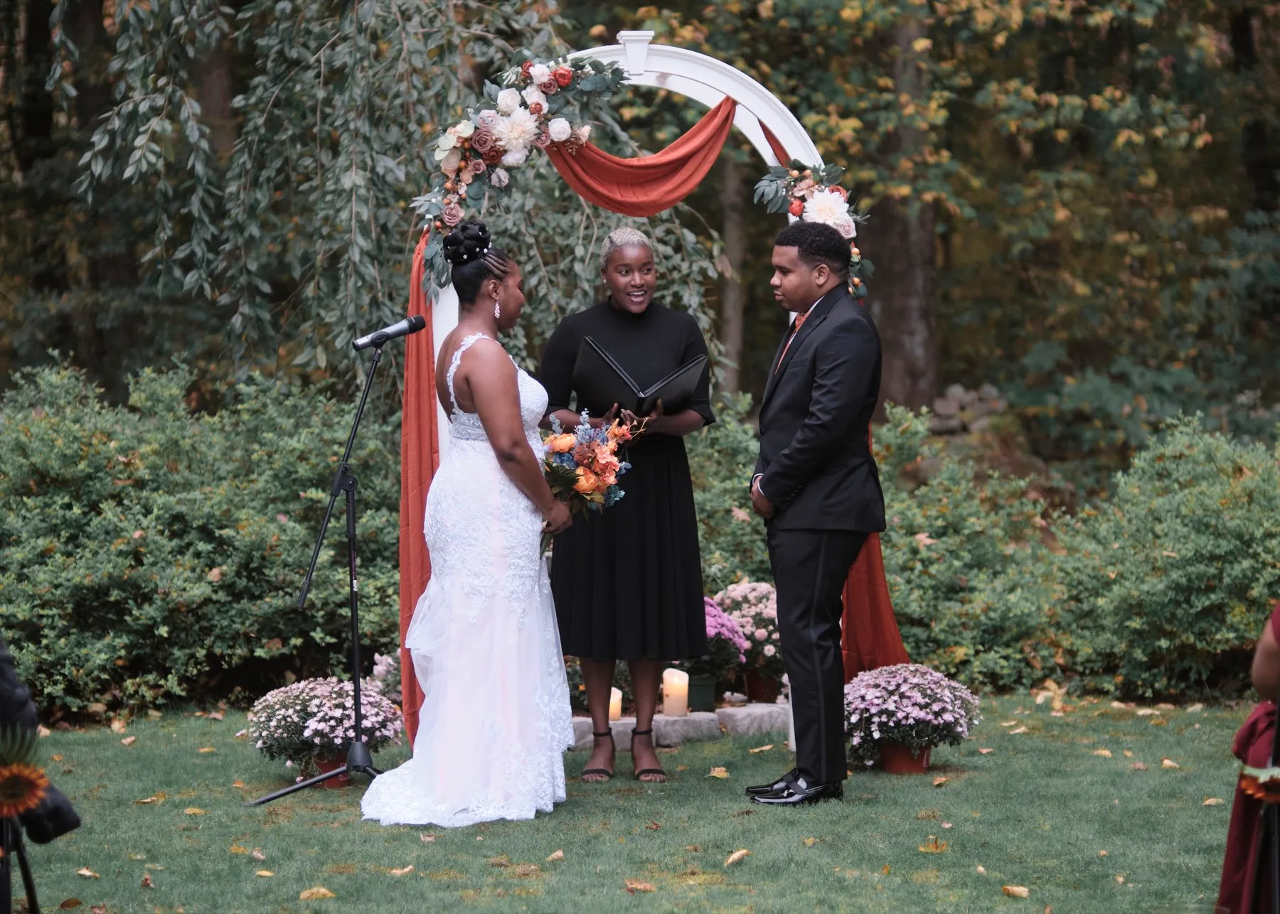 Hygdrea + Alex exchanging vows at East Hampton, CT