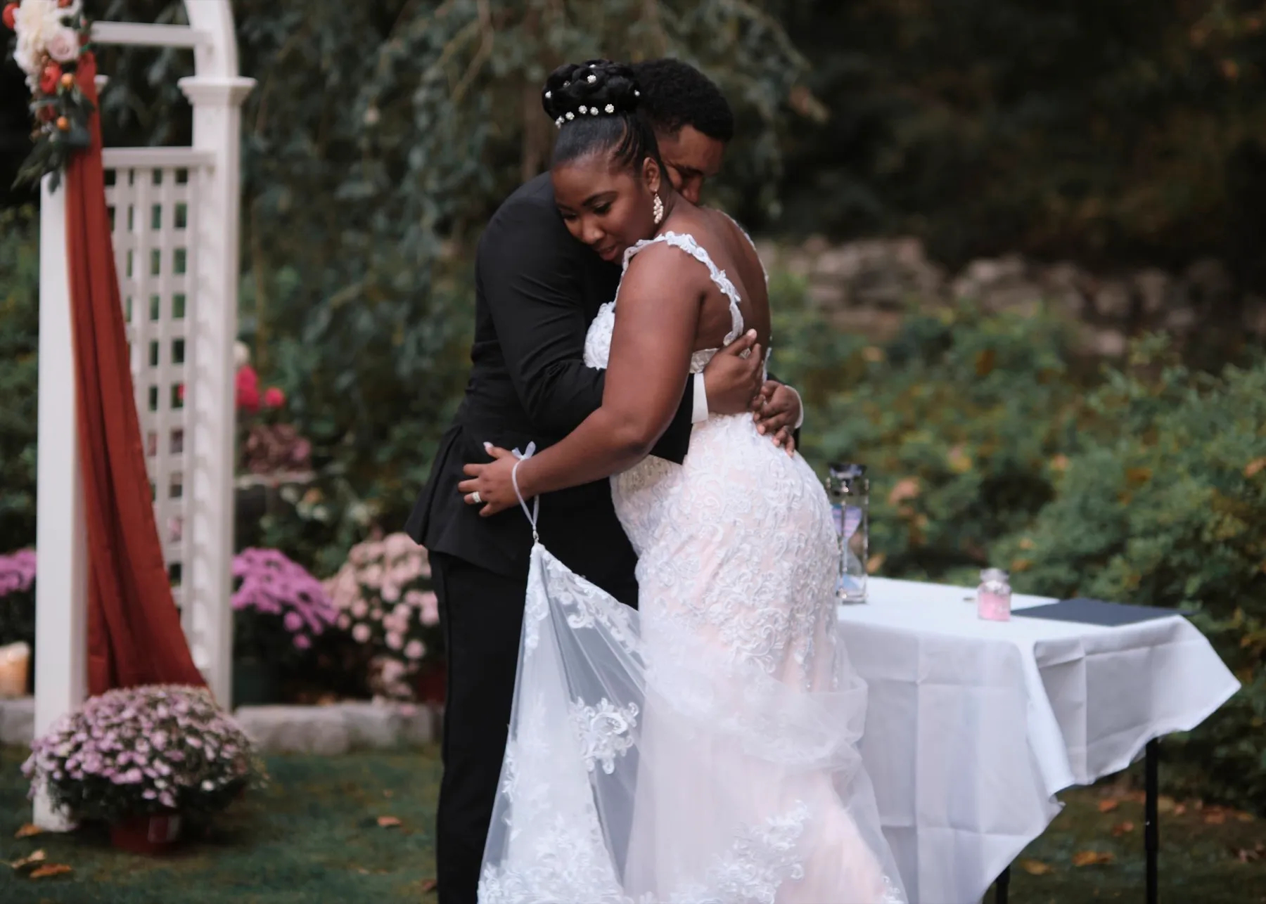 Hygdrea + Alex wedding ceremony at East Hampton, CT