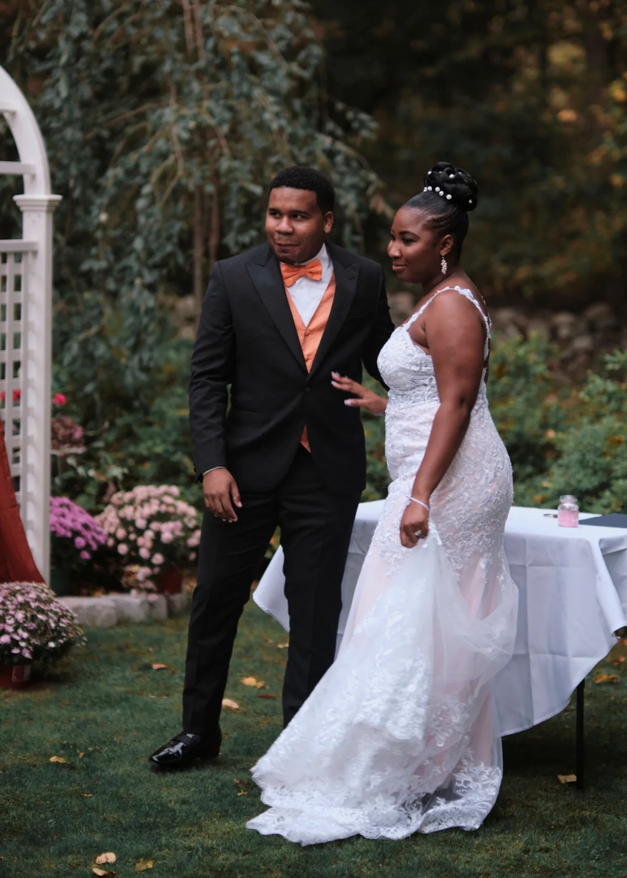Hygdrea + Alex exchanging vows at East Hampton, CT