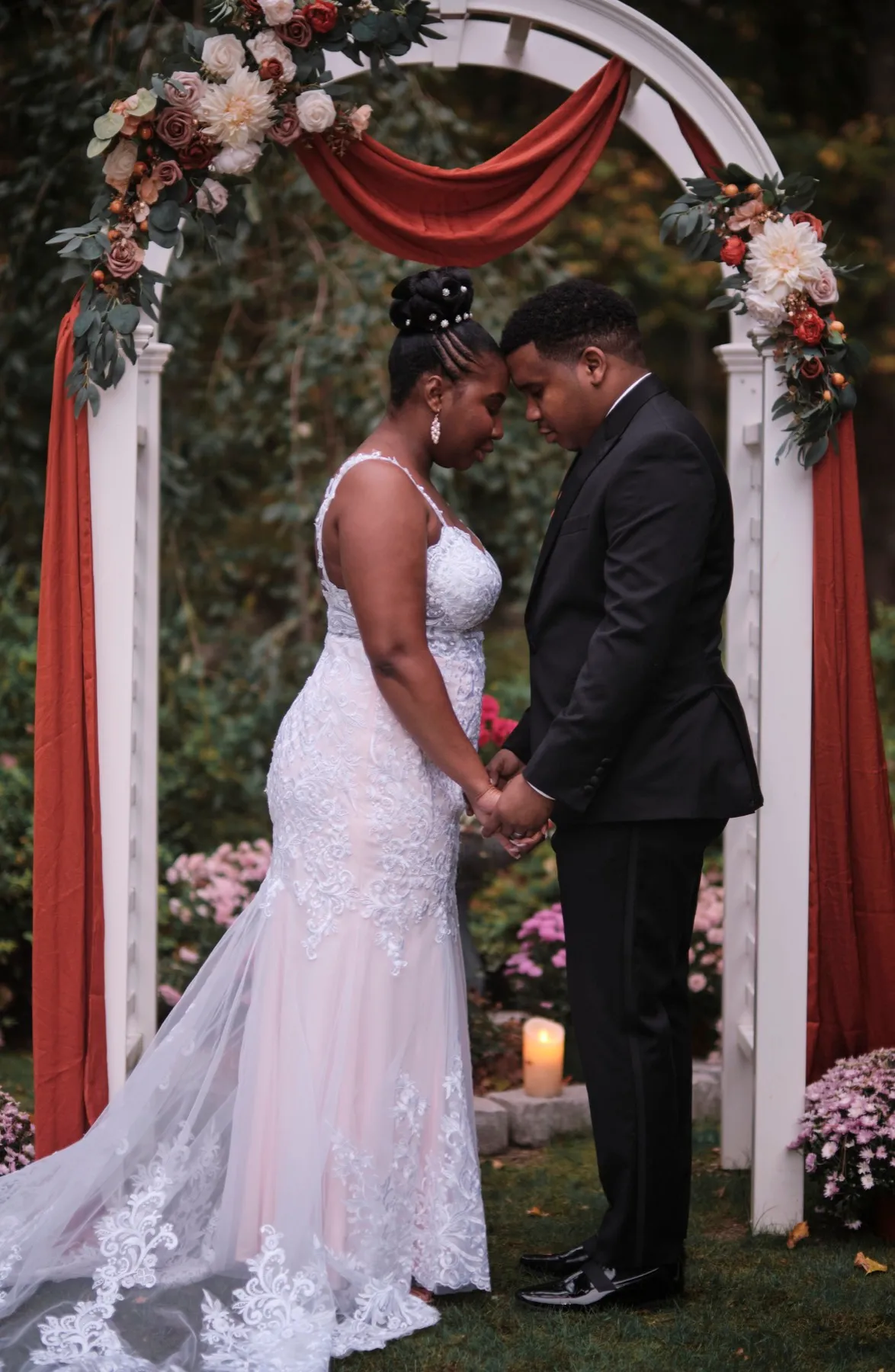 Hygdrea + Alex exchanging vows at East Hampton, CT